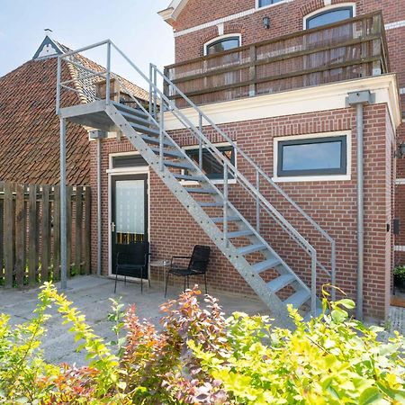 Sfeervol Verblijf In Oude Gemeentehuis Eenrum. Luaran gambar