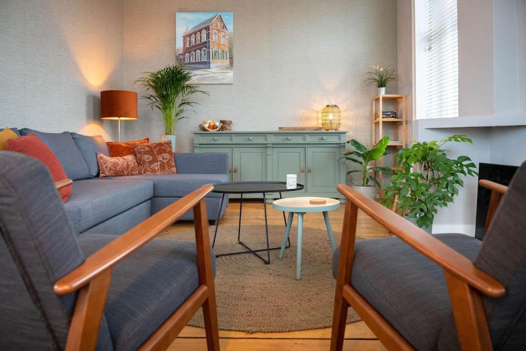 Sfeervol Verblijf In Oude Gemeentehuis Eenrum. Luaran gambar