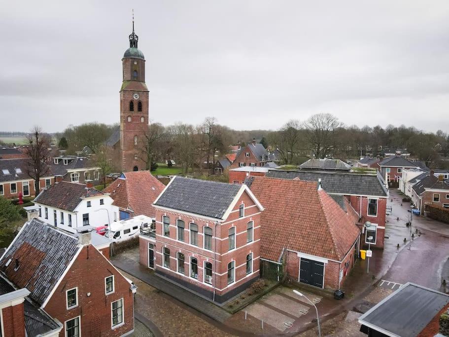 Sfeervol Verblijf In Oude Gemeentehuis Eenrum. Luaran gambar