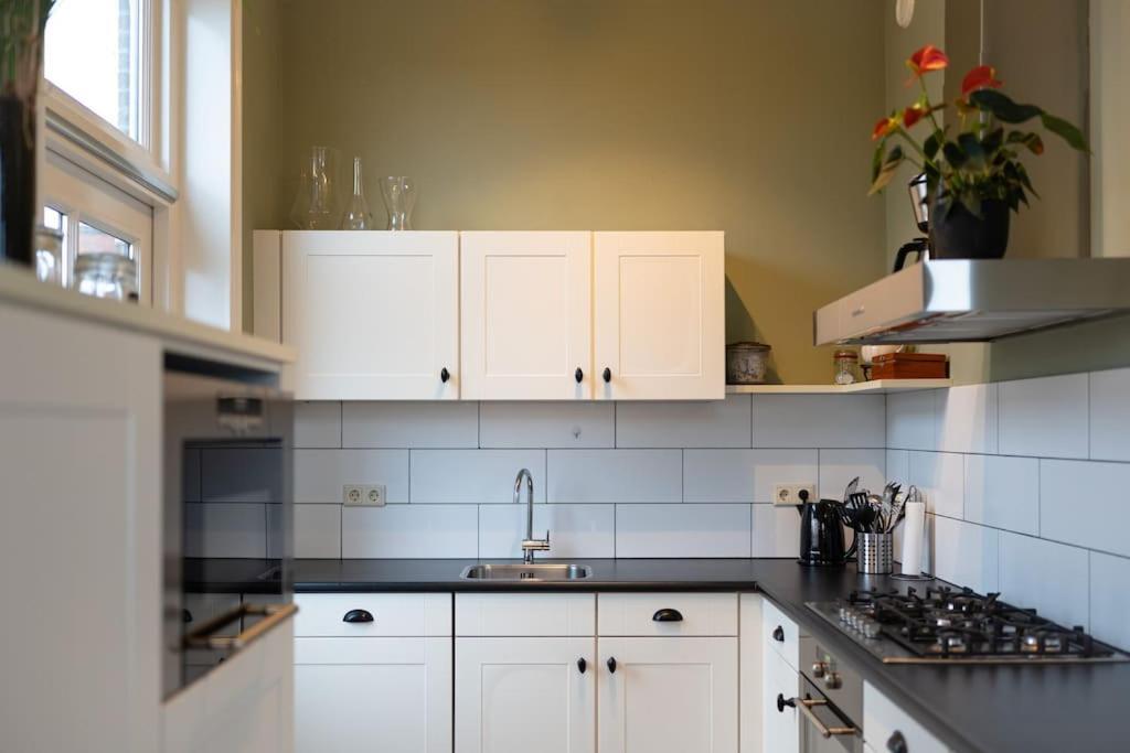 Sfeervol Verblijf In Oude Gemeentehuis Eenrum. Luaran gambar